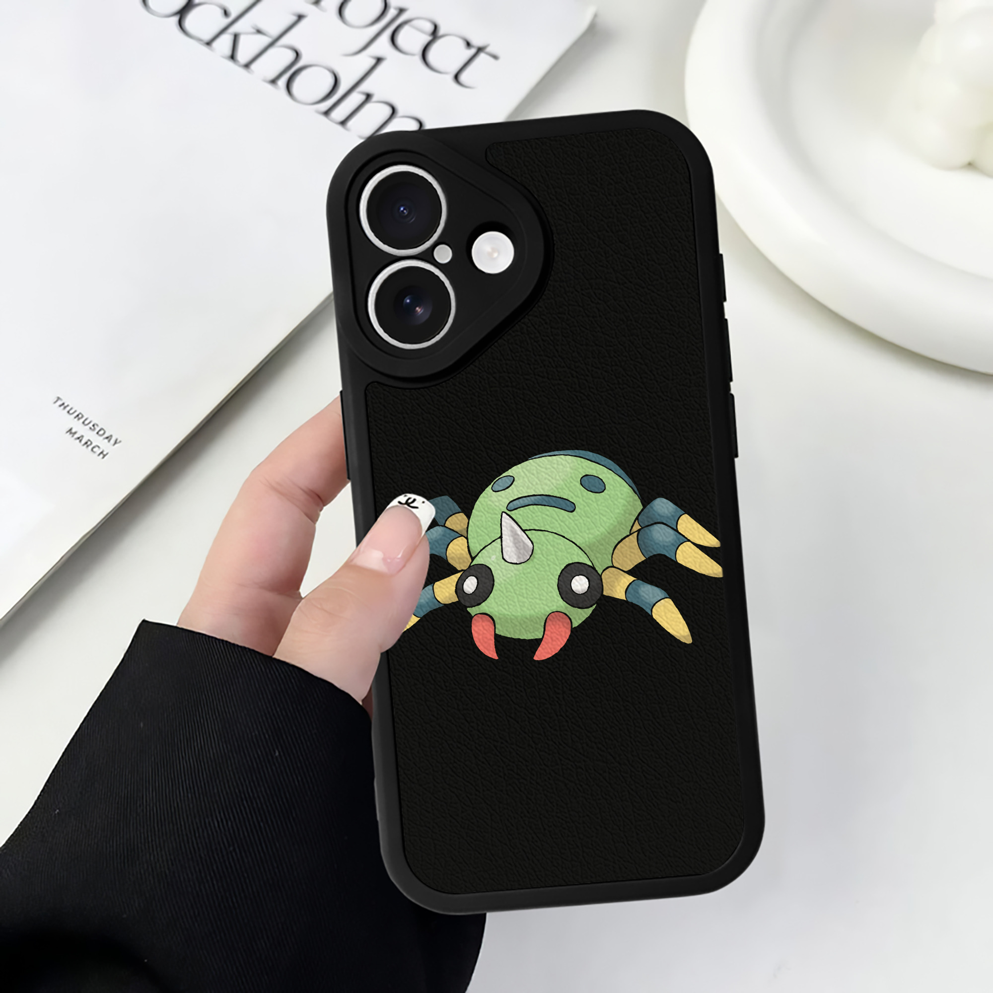 （画像用） ポケットモンスター Pokémon 【iPhone 16シリーズ対応】シリコンスマホケース（レザー調） 材質：シリコン